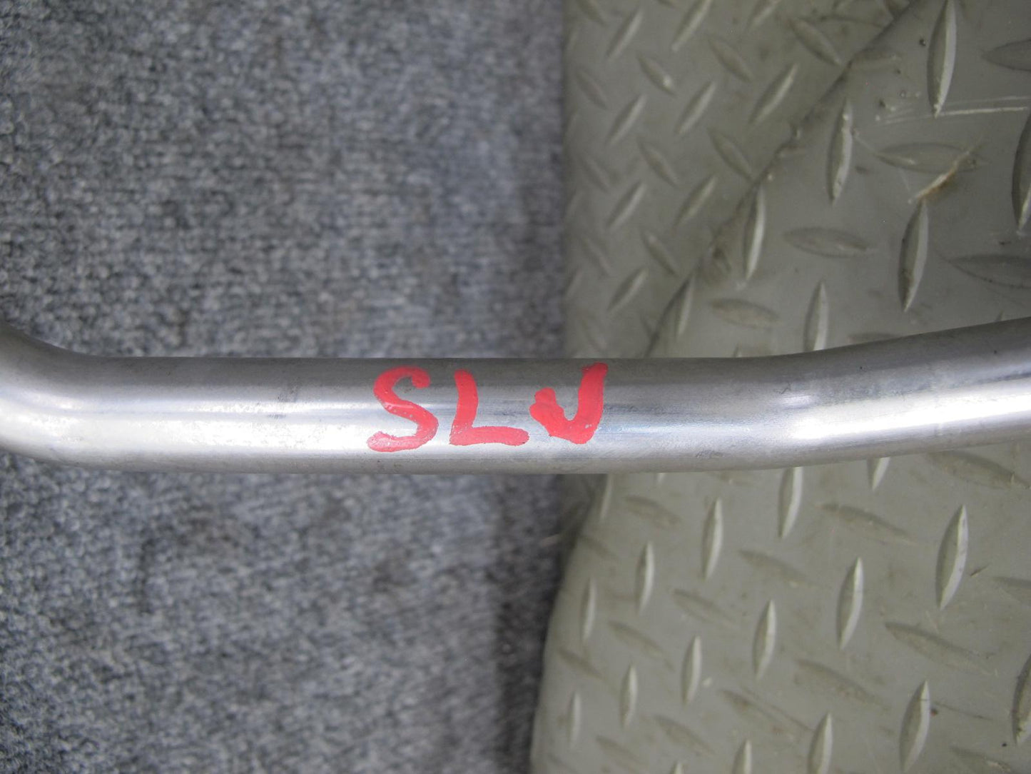 03-06 Mercedes R230 SL500 M113 Engine Fuel Rail w Injector & Hose Set OEM