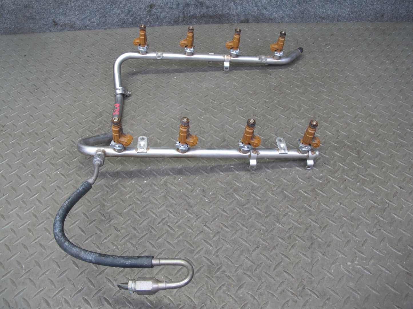 03-06 Mercedes R230 SL500 M113 Engine Fuel Rail w Injector & Hose Set OEM