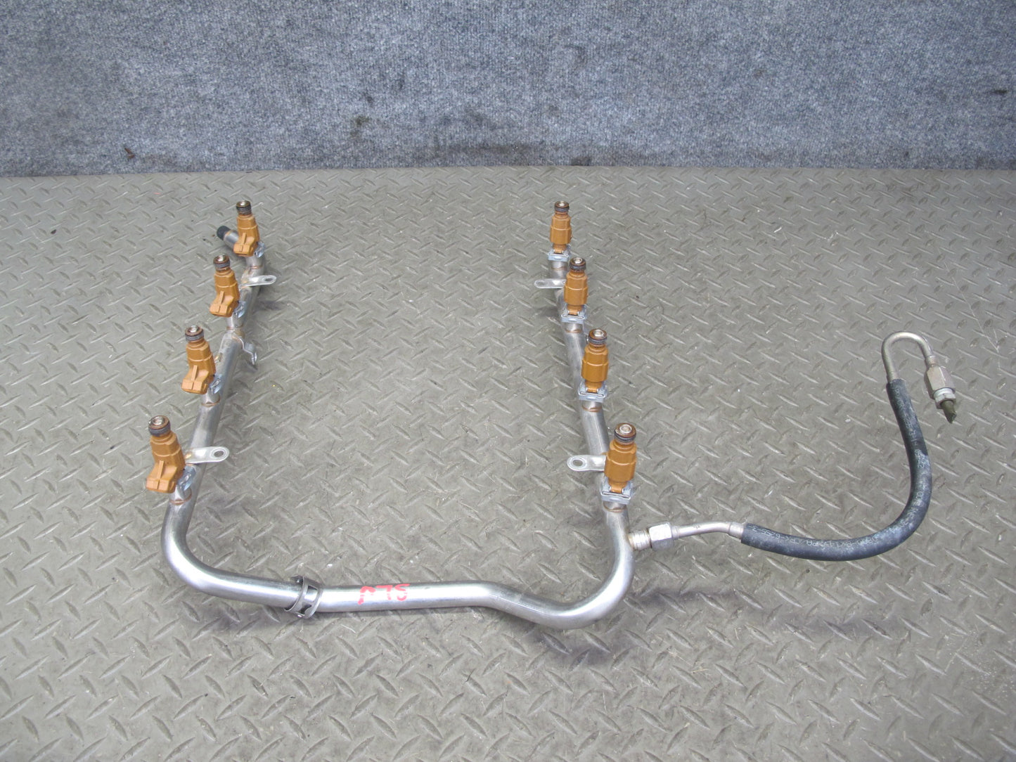 03-06 Mercedes R230 SL500 M113 Engine Fuel Rail w Injector & Hose Set OEM