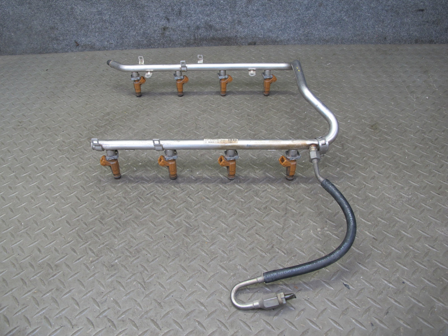 03-06 Mercedes R230 SL500 M113 Engine Fuel Rail w Injector & Hose Set OEM