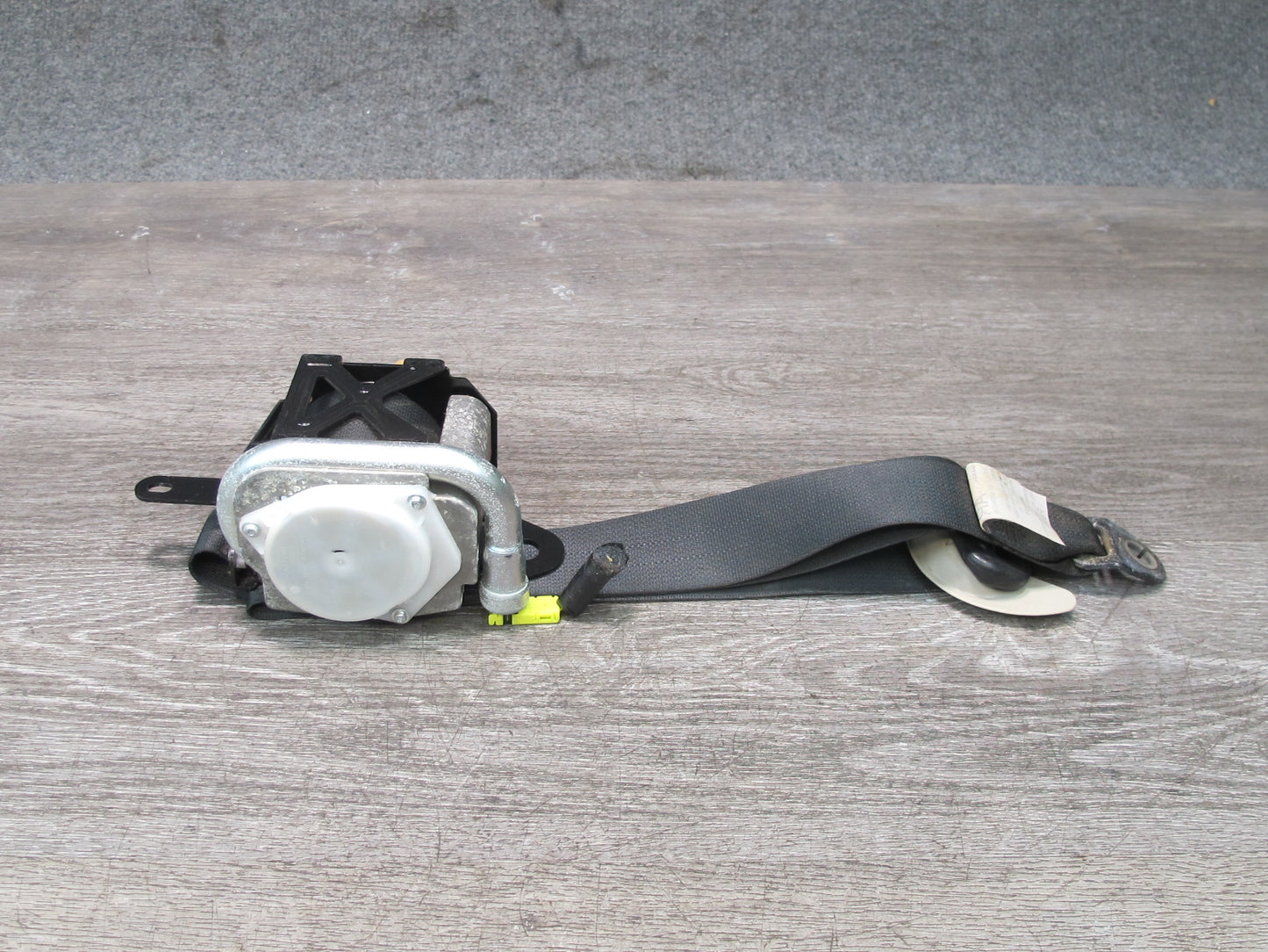 11-20 INFINITI QX56 QX80 FRONT RIGHT PASSENGER SIDE SEATBELT RETRACTOR OEM