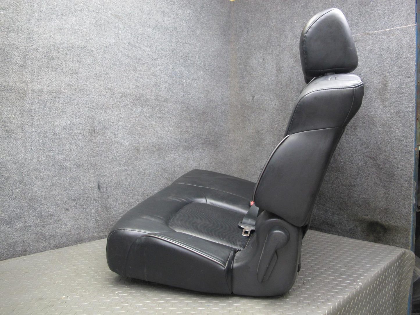 2011-2012 Infiniti QX56 Rear 2ND ROW Left & Right Side Leather Seat Black Set