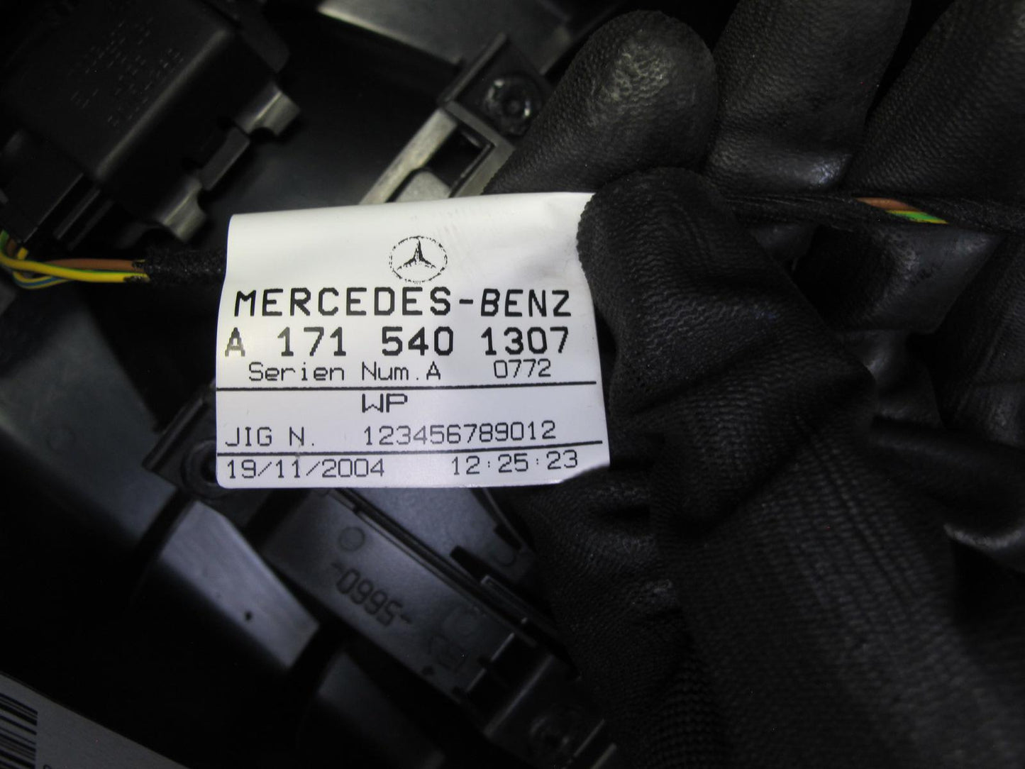 05-11 Mercedes R171 SLK Rear Center Console Compartment Storage Armrest OEM