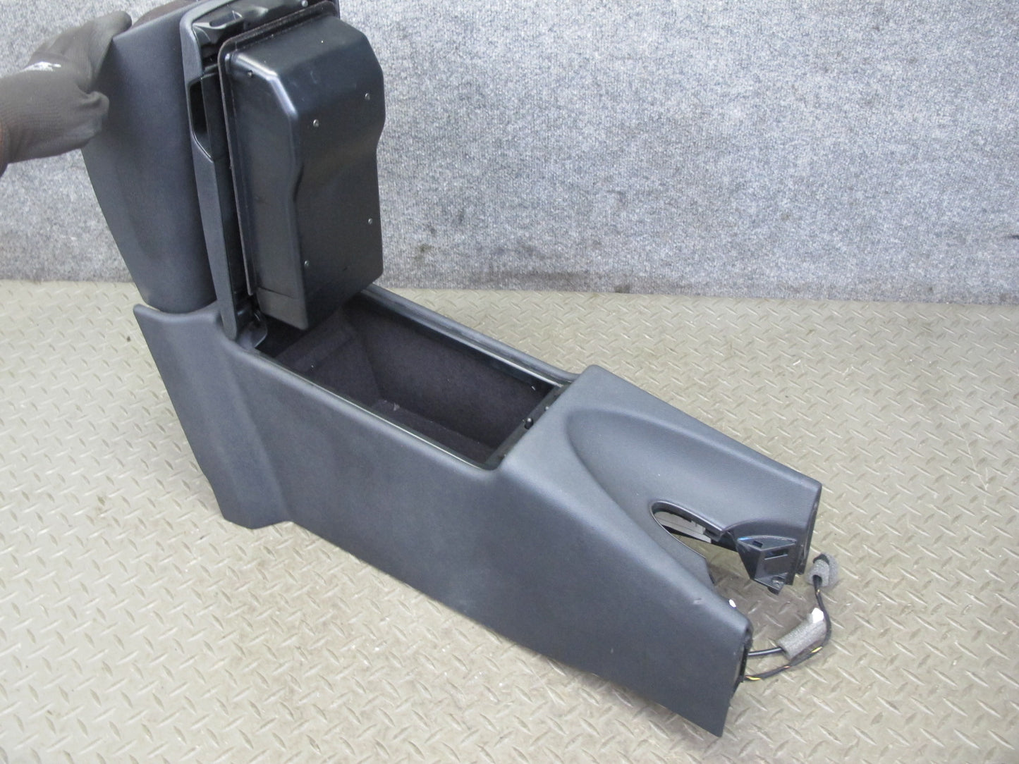 05-11 Mercedes R171 SLK Rear Center Console Compartment Storage Armrest OEM
