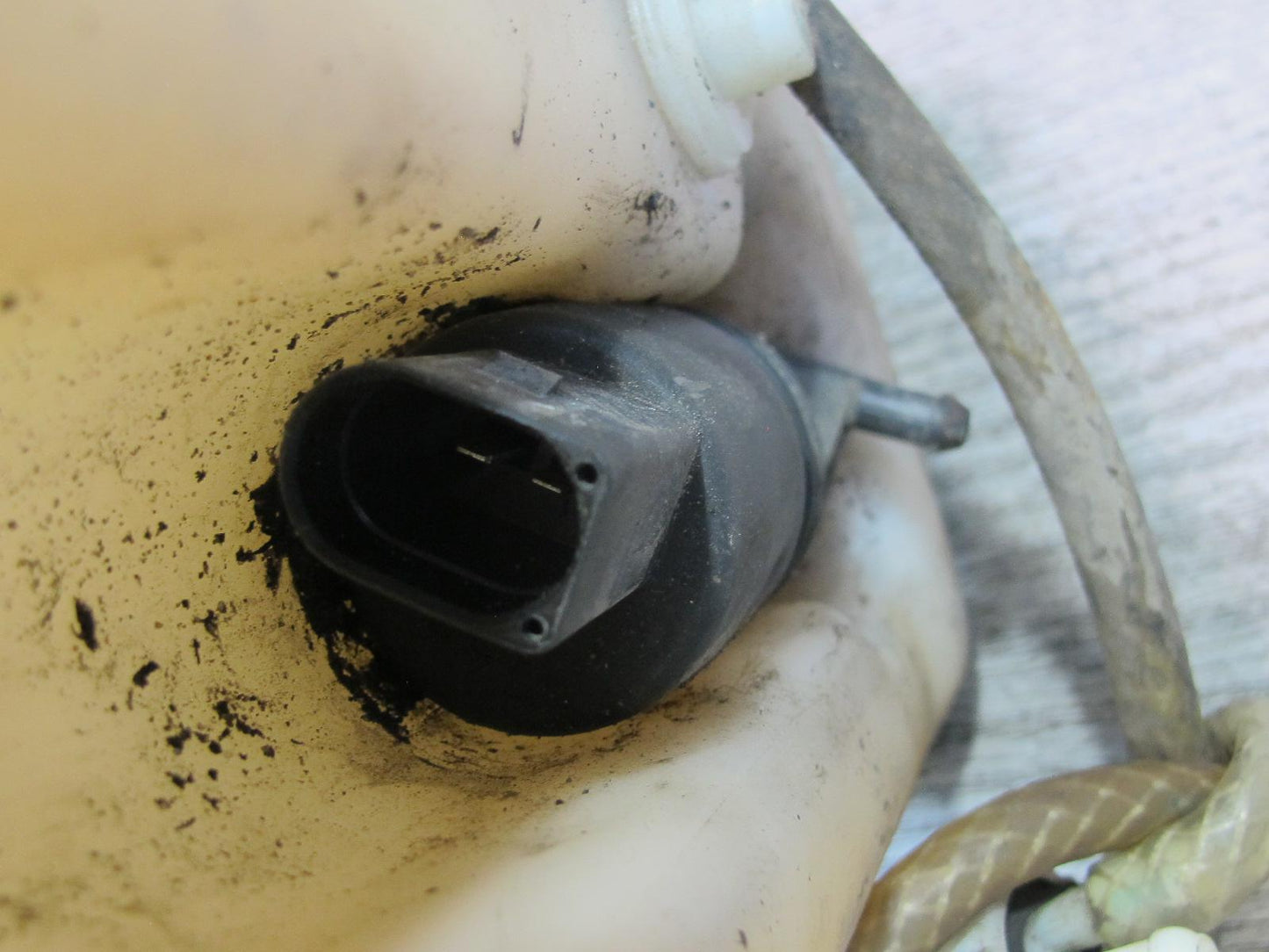 96-99 Mercedes W140 C140 Cl-class Windshield Washer Fluid Reservoir Tank OEM