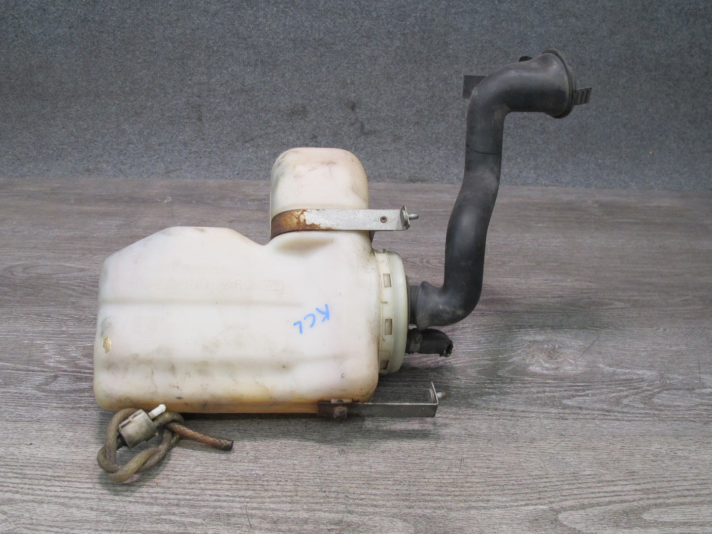 96-99 Mercedes W140 C140 Cl-class Windshield Washer Fluid Reservoir Tank OEM