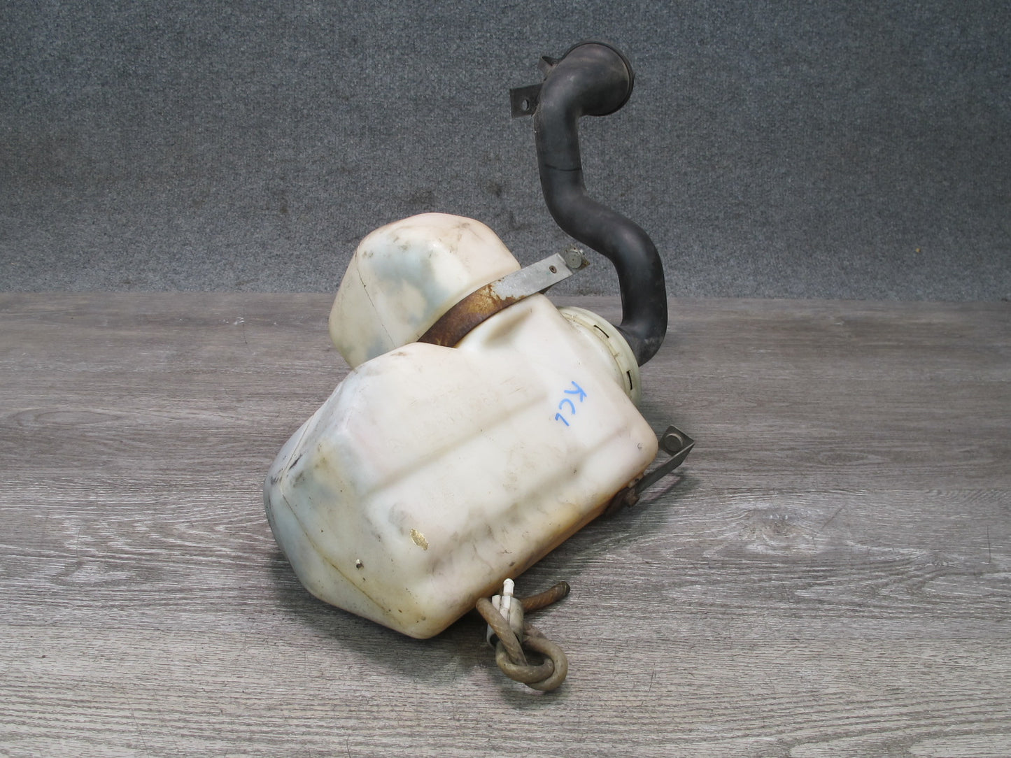 96-99 Mercedes W140 C140 Cl-class Windshield Washer Fluid Reservoir Tank OEM