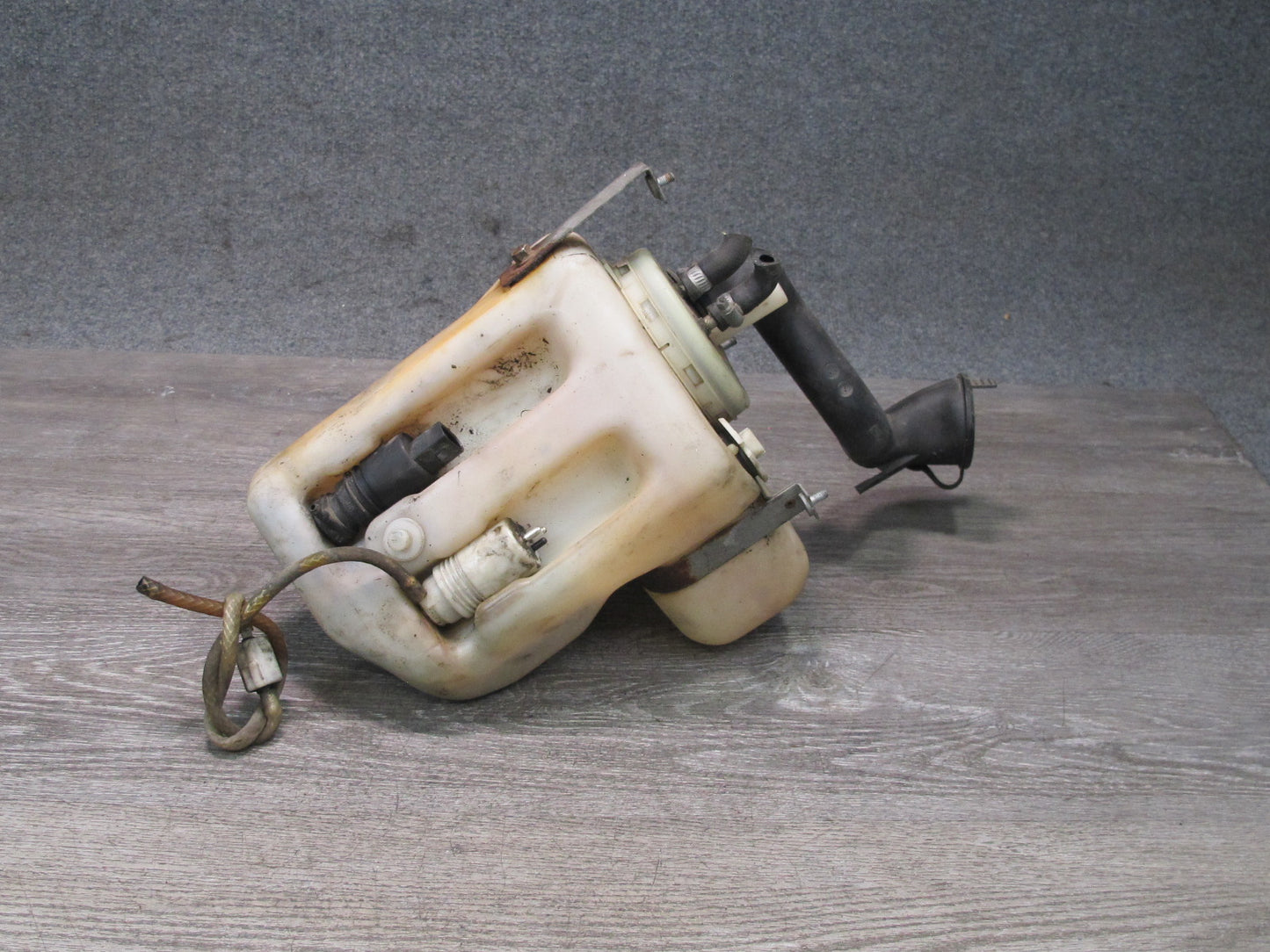 96-99 Mercedes W140 C140 Cl-class Windshield Washer Fluid Reservoir Tank OEM
