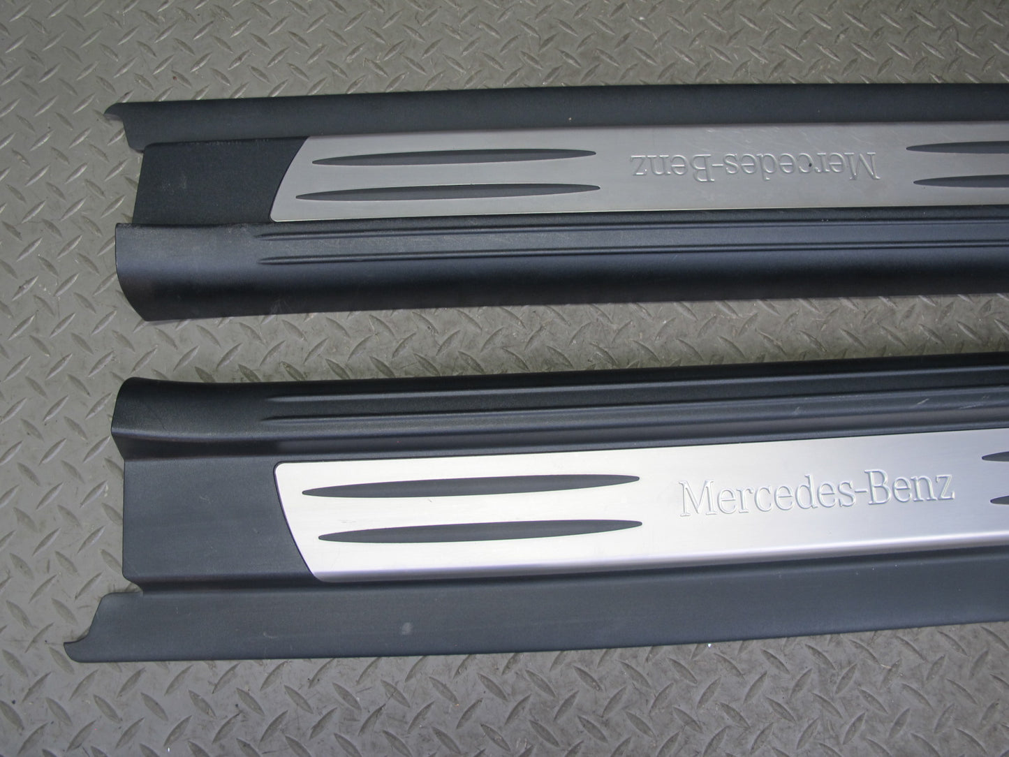 05-11 Mercedes R171 Slk-class Set of 2 Door Scuff Sill Plate Trim Panel OEM