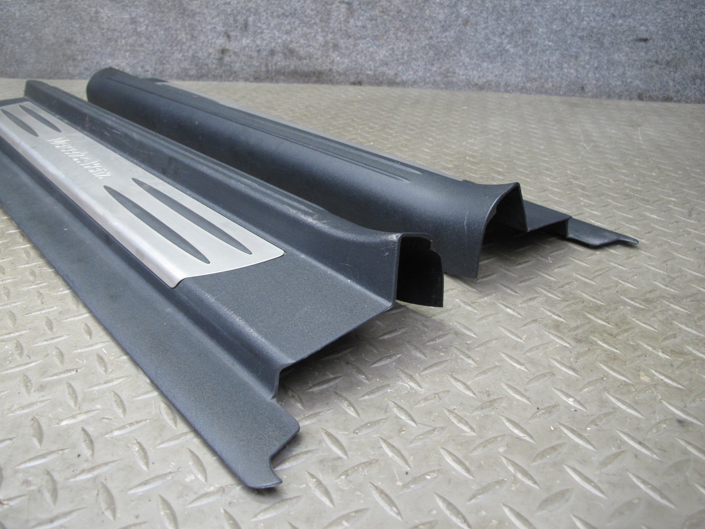 05-11 Mercedes R171 Slk-class Set of 2 Door Scuff Sill Plate Trim Panel OEM