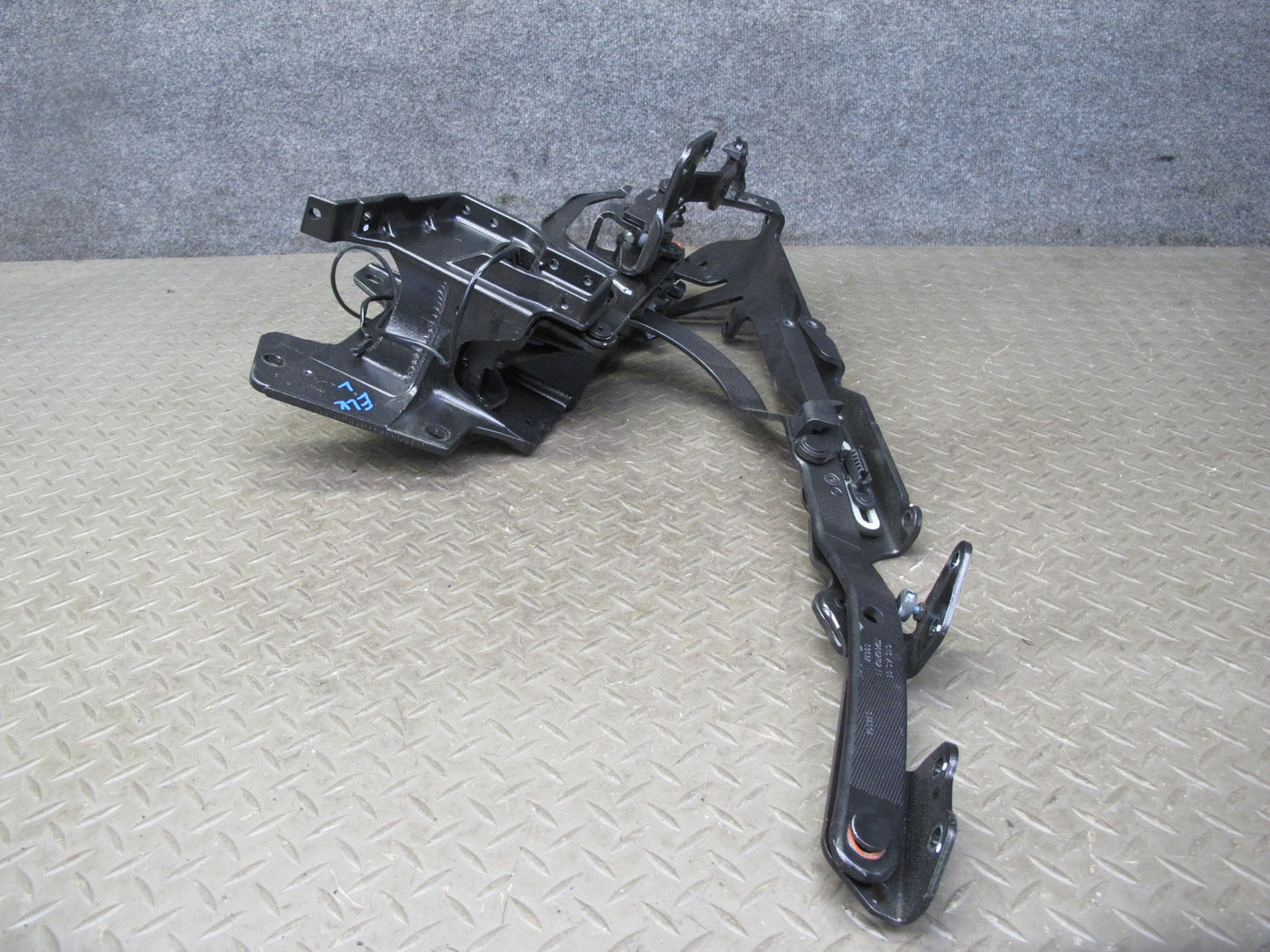 05-11 Mercedes R171 SLK Convertible Set of 2 Rear Roof Hinge Support Frame OEM