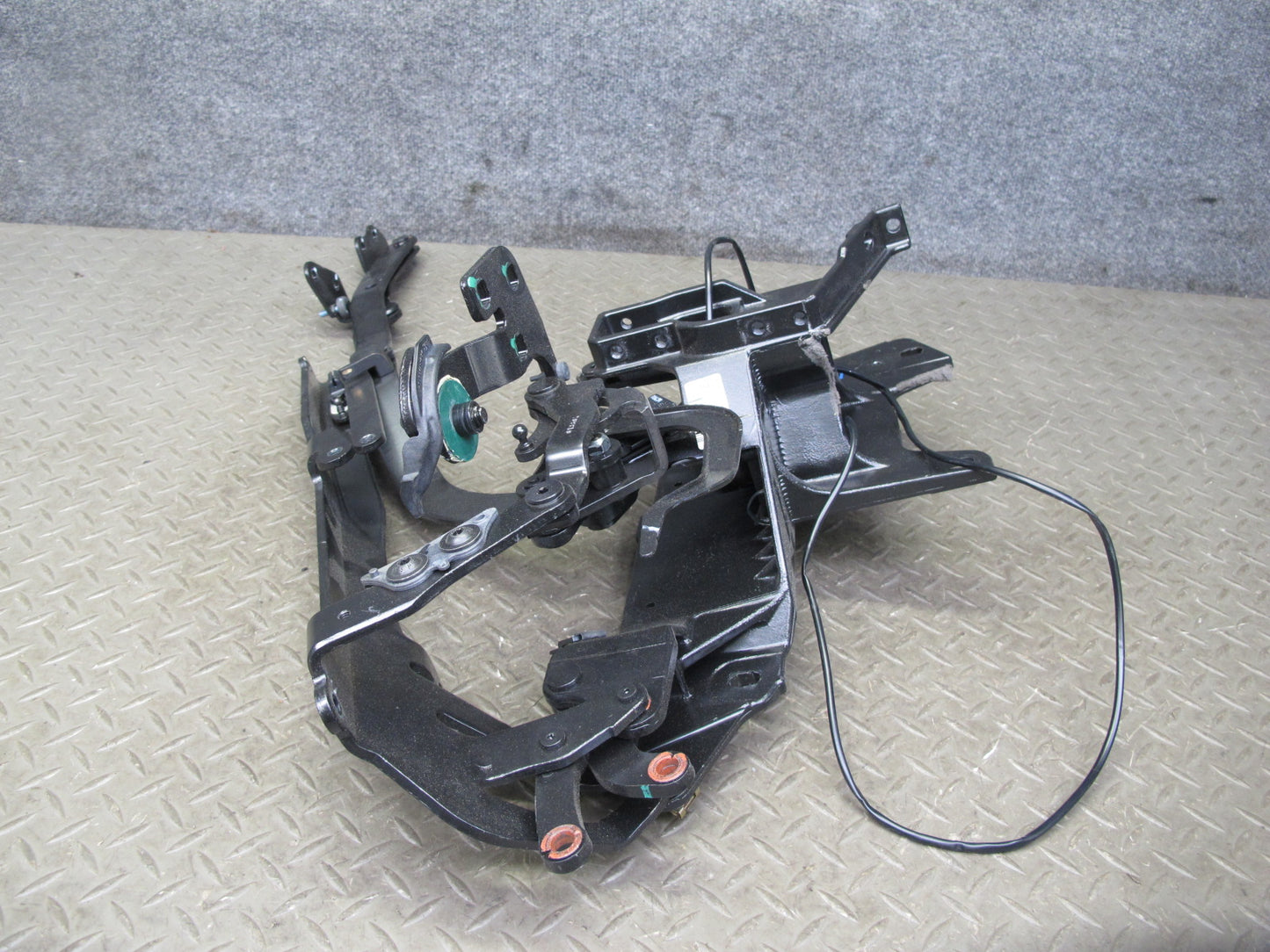 05-11 Mercedes R171 SLK Convertible Set of 2 Rear Roof Hinge Support Frame OEM