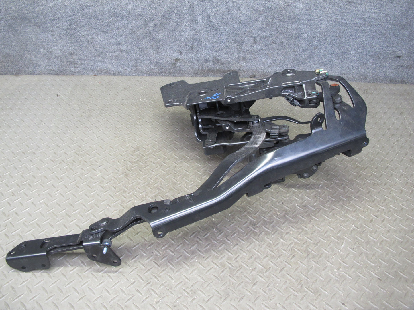 05-11 Mercedes R171 SLK Convertible Set of 2 Rear Roof Hinge Support Frame OEM