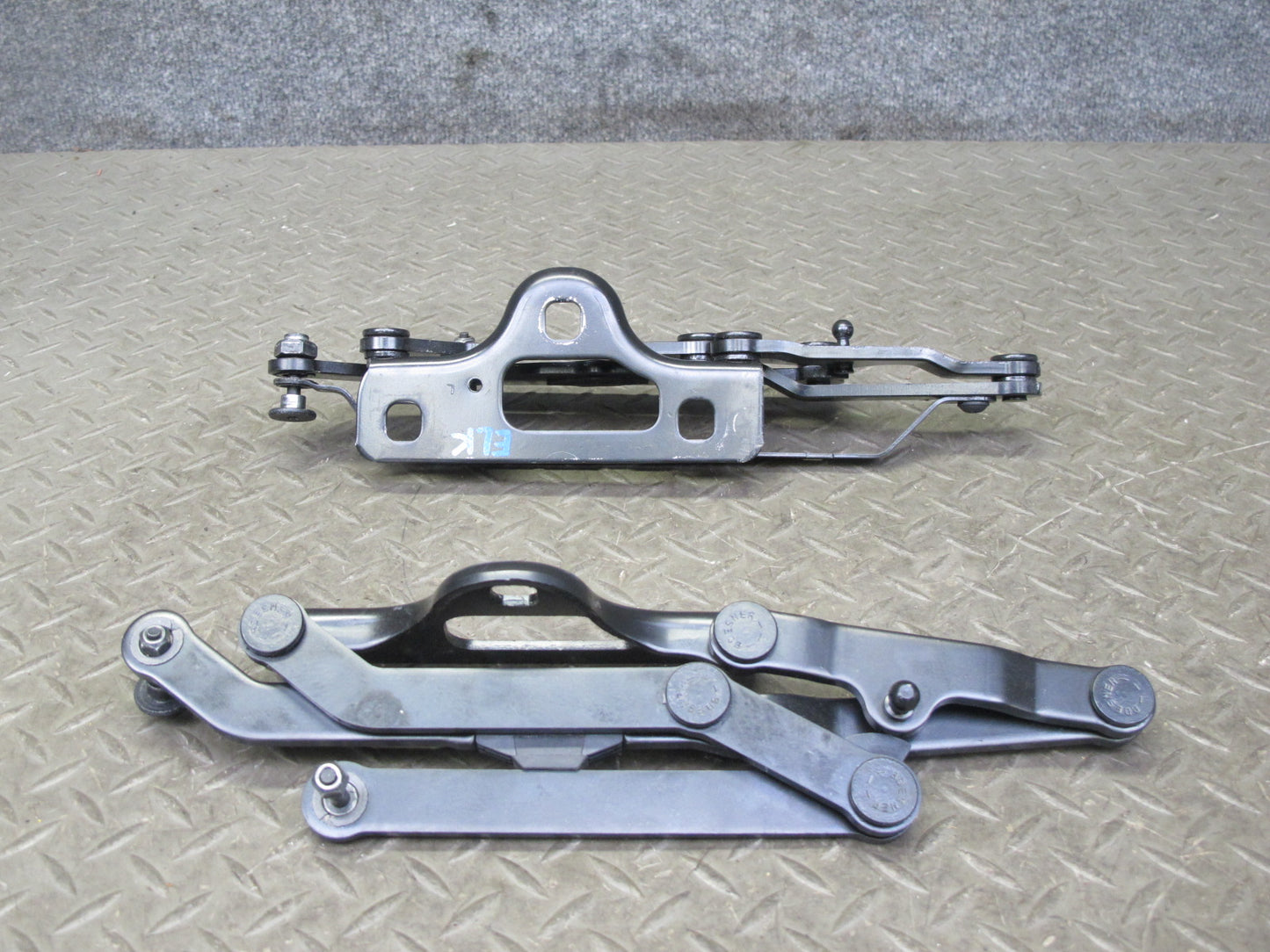 05-11 Mercedes R171 Slk-class Set of 2 Rear Left & Right Trunk Lid Hinge OEM