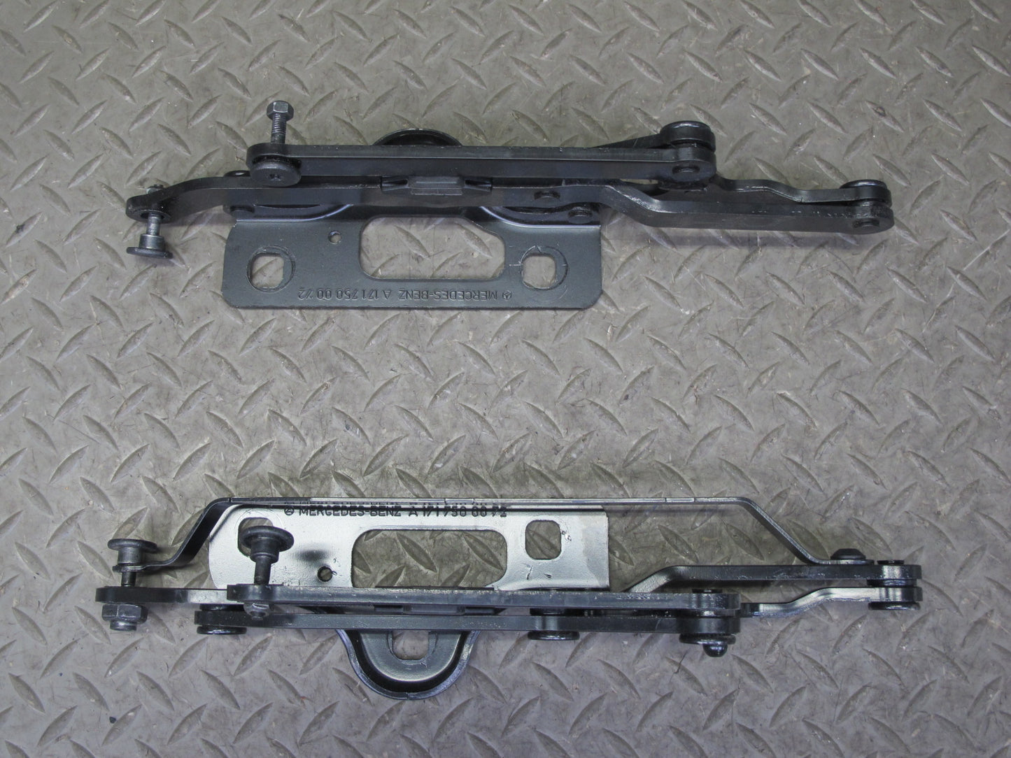 05-11 Mercedes R171 Slk-class Set of 2 Rear Left & Right Trunk Lid Hinge OEM