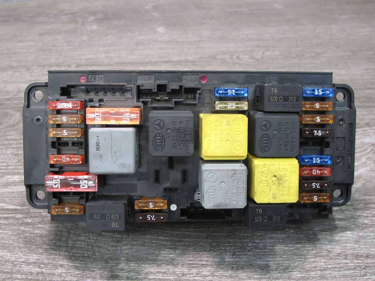 05-11 Mercedes R171 Slk-class Front SAM Fuse Relay Box Module 1715451601 OEM