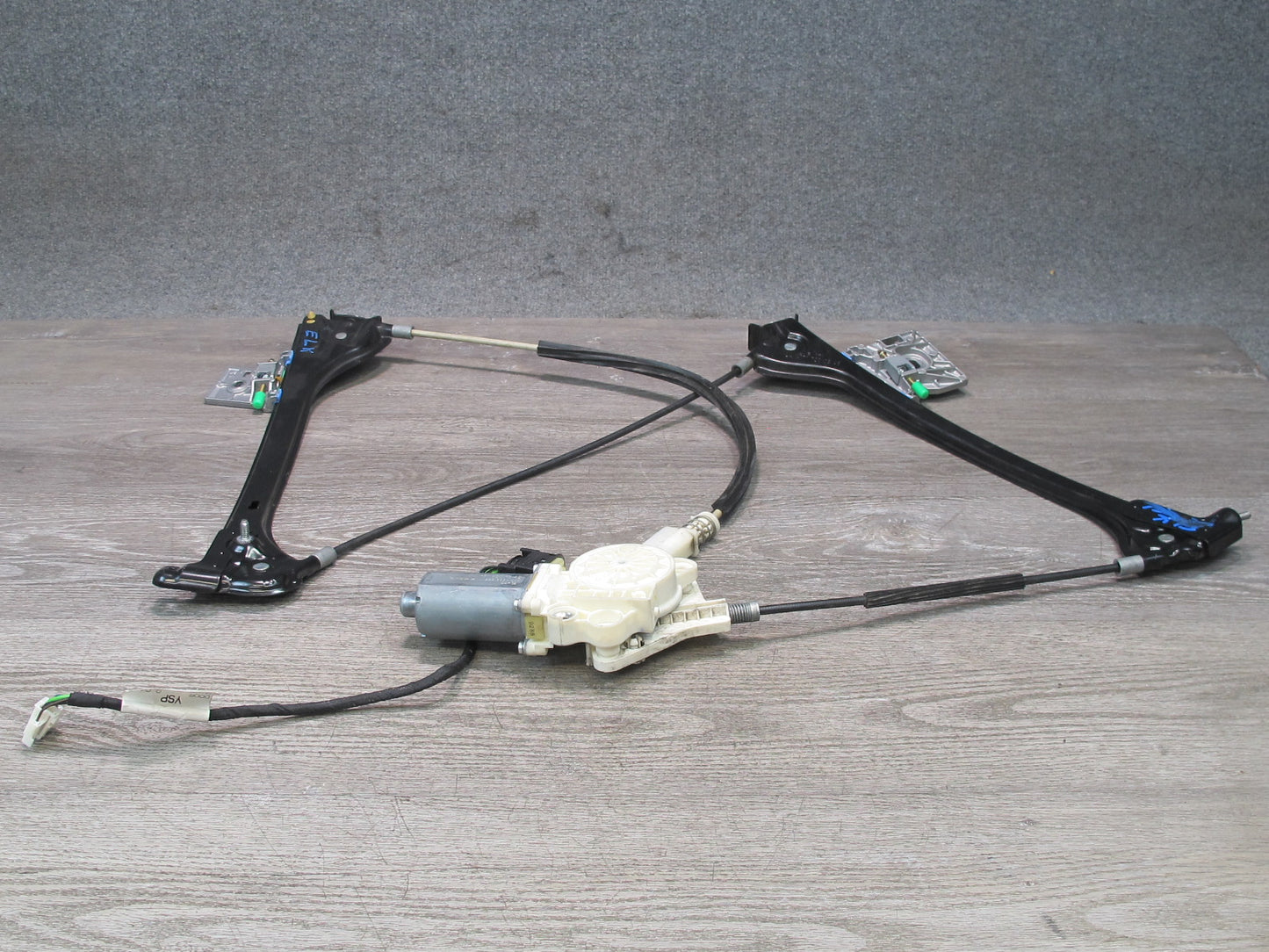 05-11 Mercedes R171 Slk-class Left Door Window Regulator w Motor 1717200346 OEM