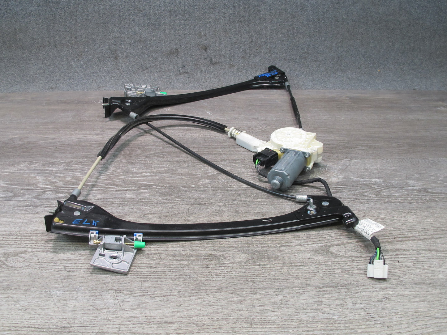 05-11 Mercedes R171 Slk-class Left Door Window Regulator w Motor 1717200346 OEM