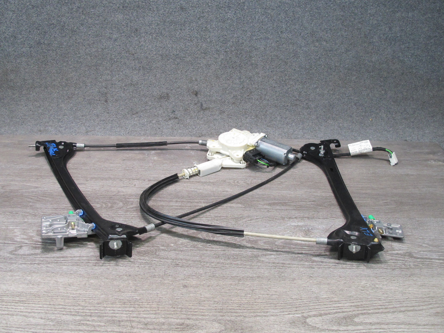 05-11 Mercedes R171 Slk-class Left Door Window Regulator w Motor 1717200346 OEM
