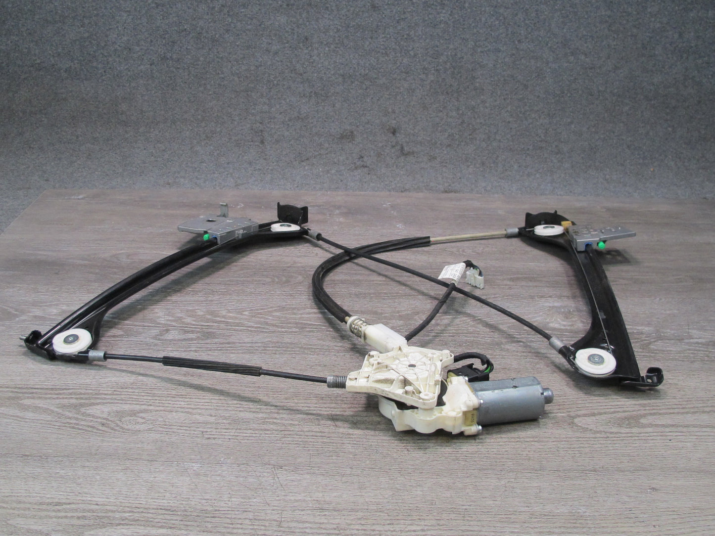 05-11 Mercedes R171 Slk-class Left Door Window Regulator w Motor 1717200346 OEM