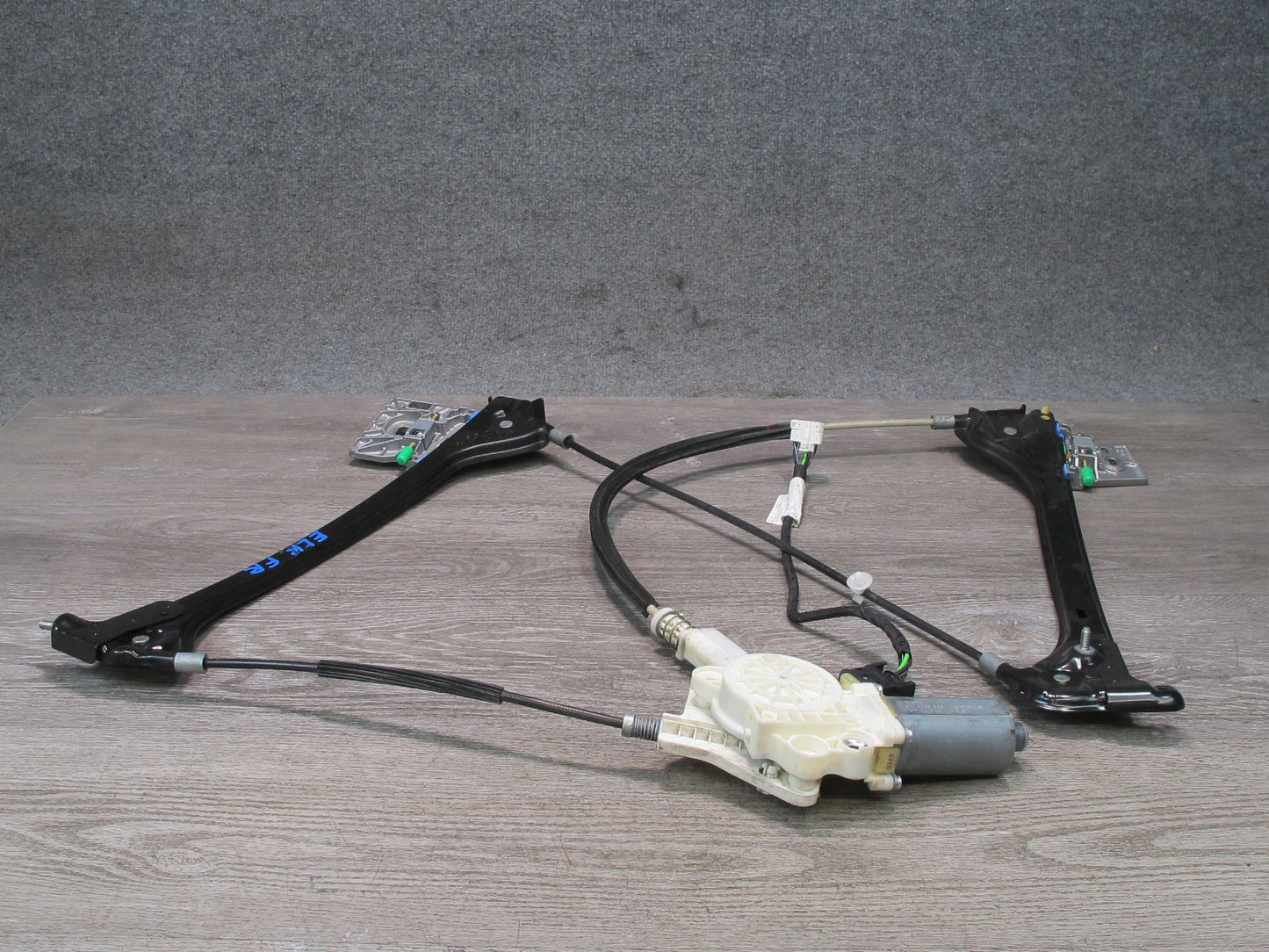 05-11 Mercedes R171 Slk-class Right Door Window Regulator w Motor 1717200446 OEM