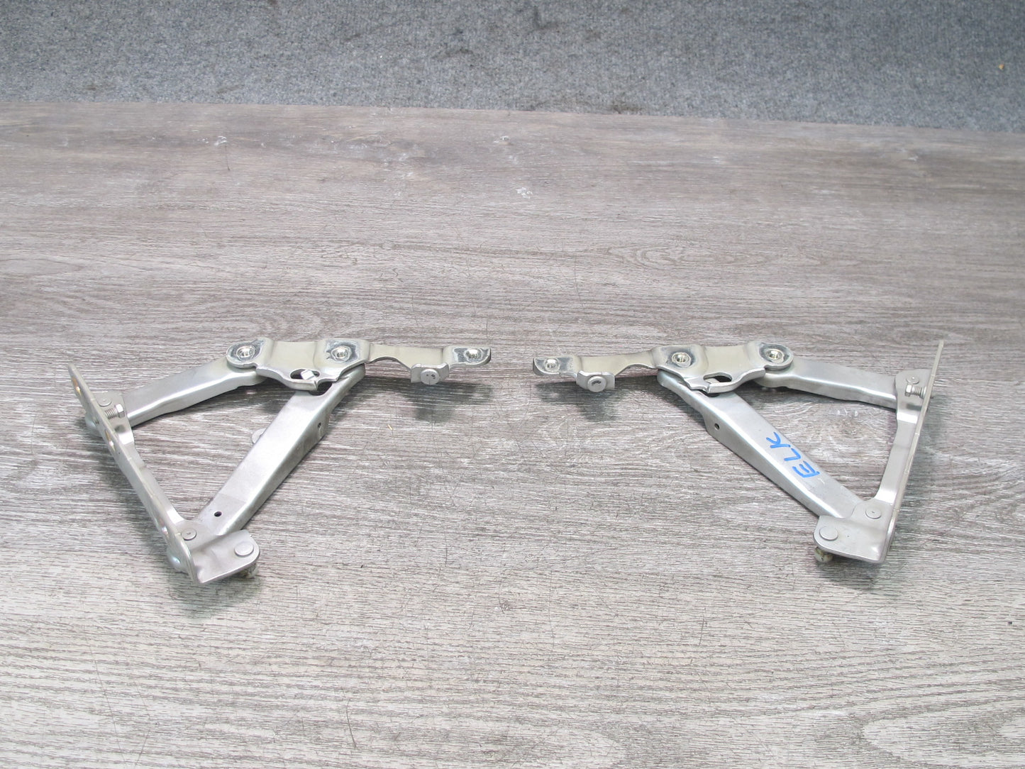 05-11 Mercedes R171 Slk-class Set of 2 Front Left & Right Hood Hinge OEM