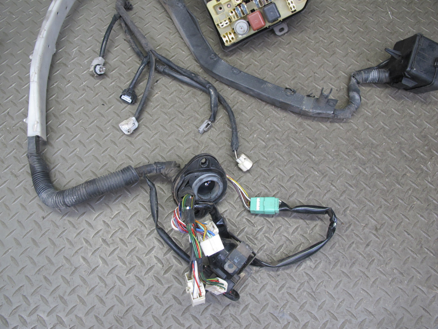 1998 Lexus JZZ31L SC300 2JZGE A/T Engine Bay Fusebox w Wire Wiring Harness OEM