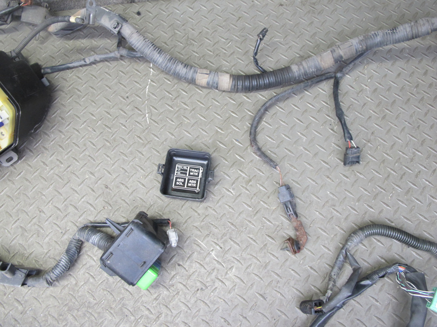 1998 Lexus JZZ31L SC300 2JZGE A/T Engine Bay Fusebox w Wire Wiring Harness OEM