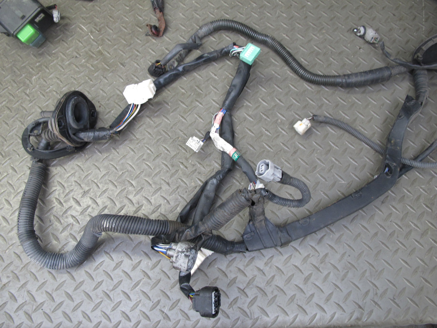 1998 Lexus JZZ31L SC300 2JZGE A/T Engine Bay Fusebox w Wire Wiring Harness OEM