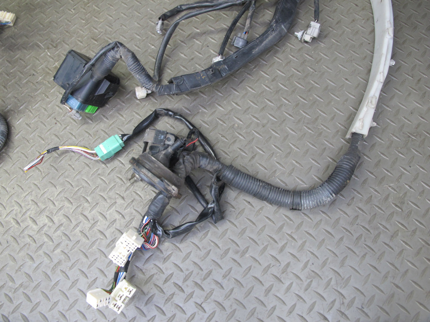 1998 Lexus JZZ31L SC300 2JZGE A/T Engine Bay Fusebox w Wire Wiring Harness OEM