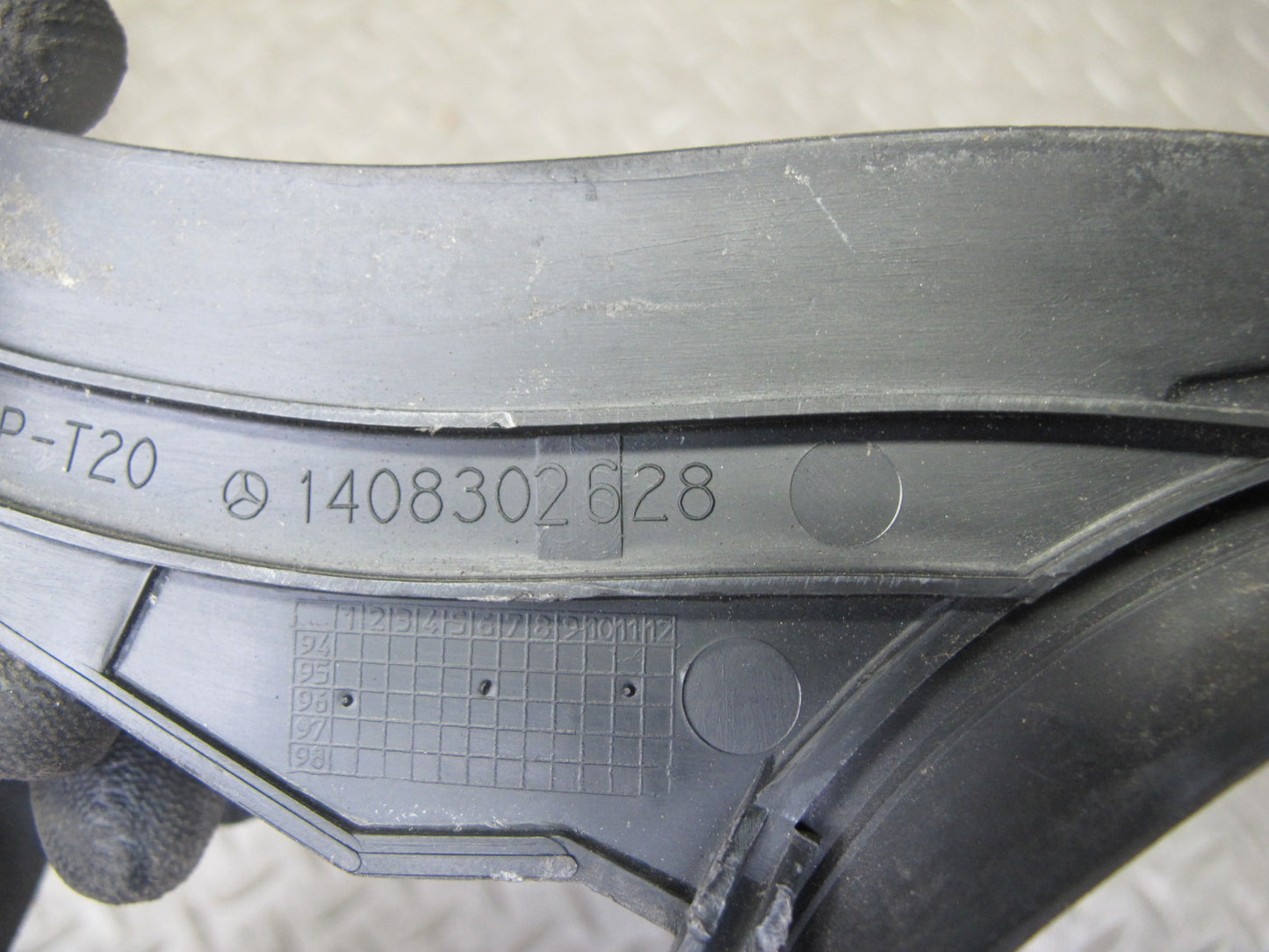96-99 Mercedes W140 C140 Cl-class Windshield Wiper Cowl Vent Trim Panel Set