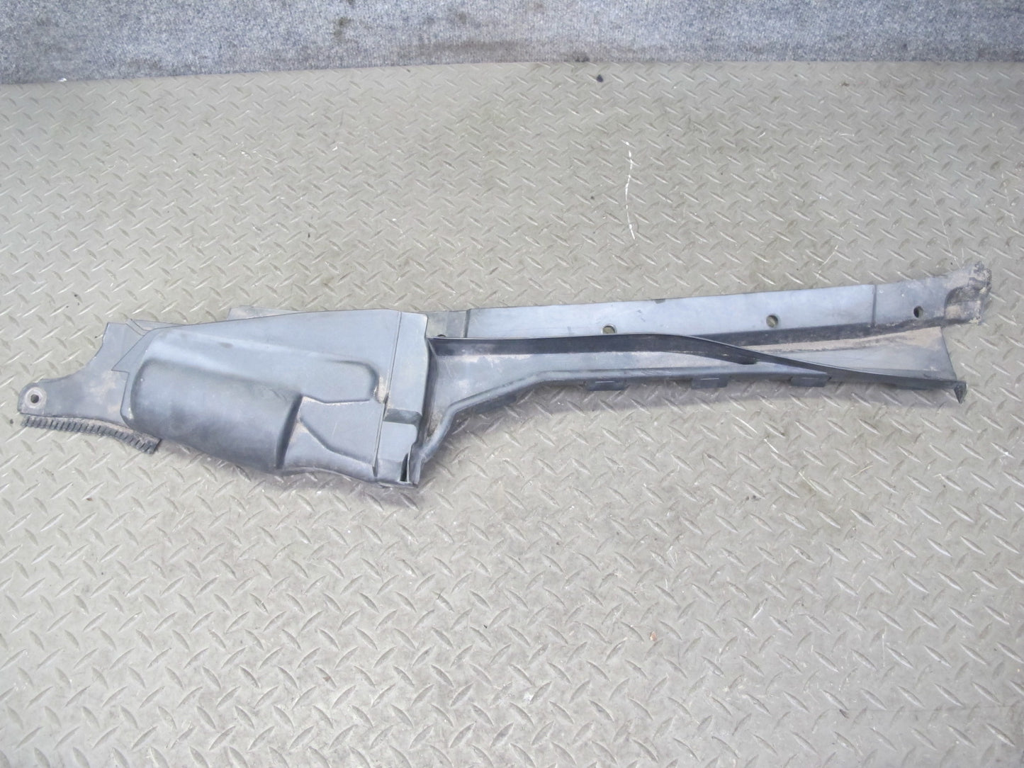 96-99 Mercedes W140 C140 Cl-class Windshield Wiper Cowl Vent Trim Panel Set