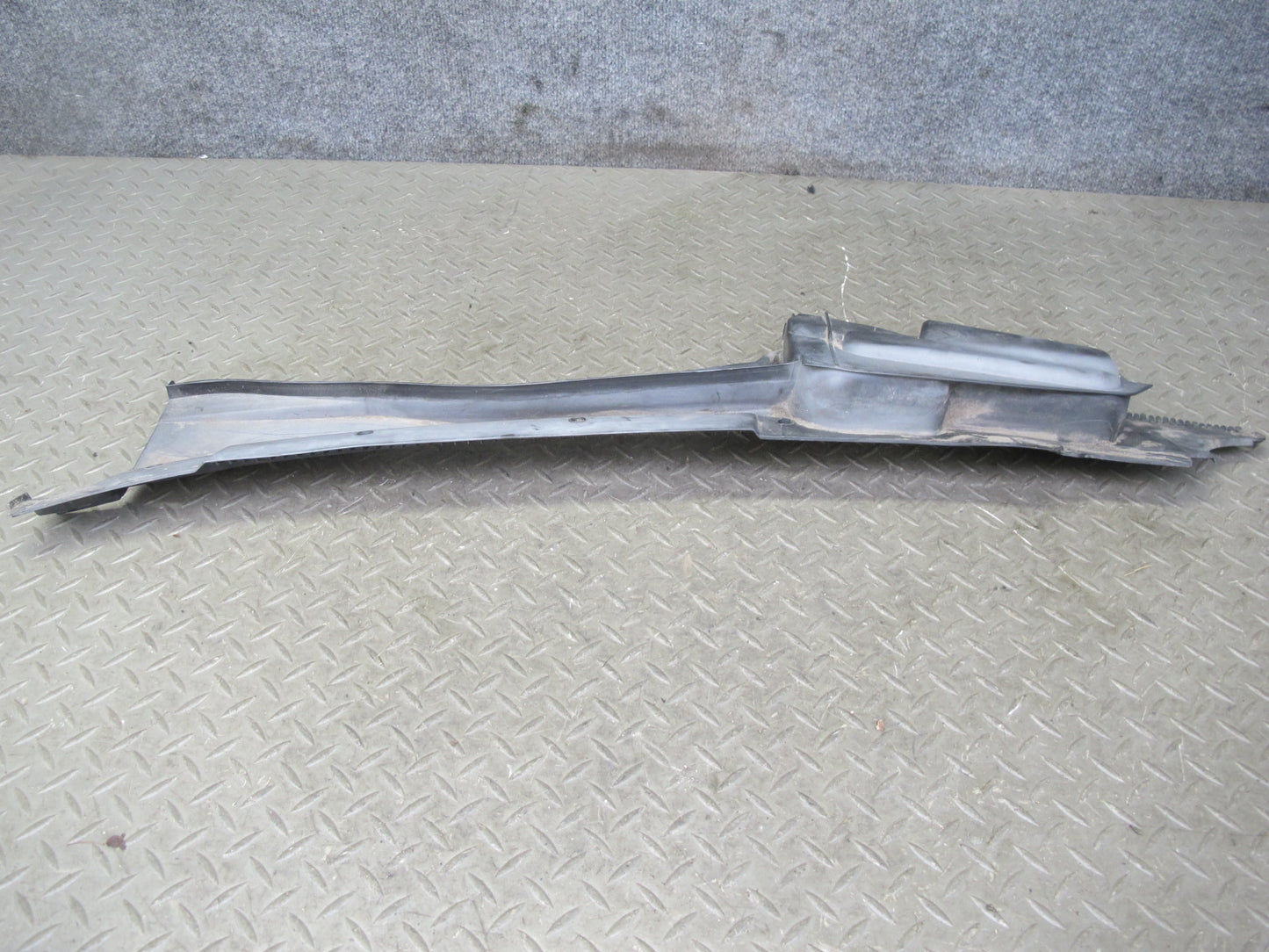 96-99 Mercedes W140 C140 Cl-class Windshield Wiper Cowl Vent Trim Panel Set