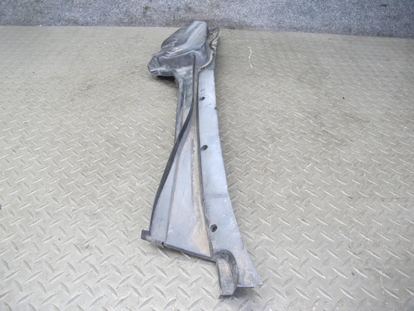 96-99 Mercedes W140 C140 Cl-class Windshield Wiper Cowl Vent Trim Panel Set