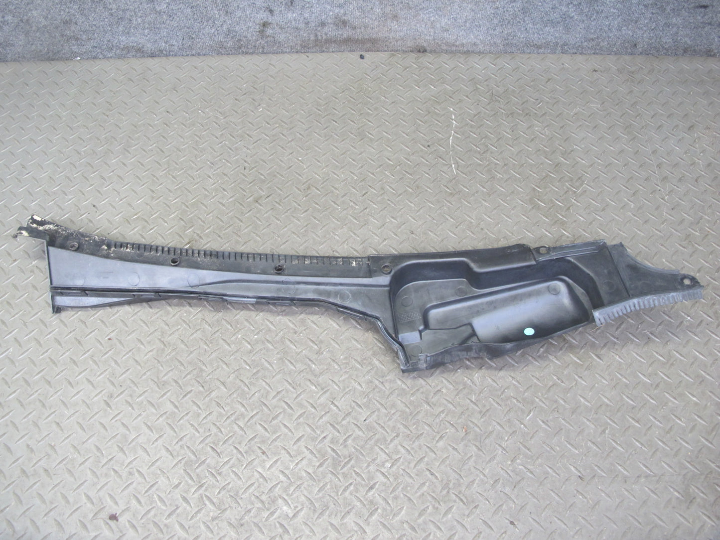 96-99 Mercedes W140 C140 Cl-class Windshield Wiper Cowl Vent Trim Panel Set