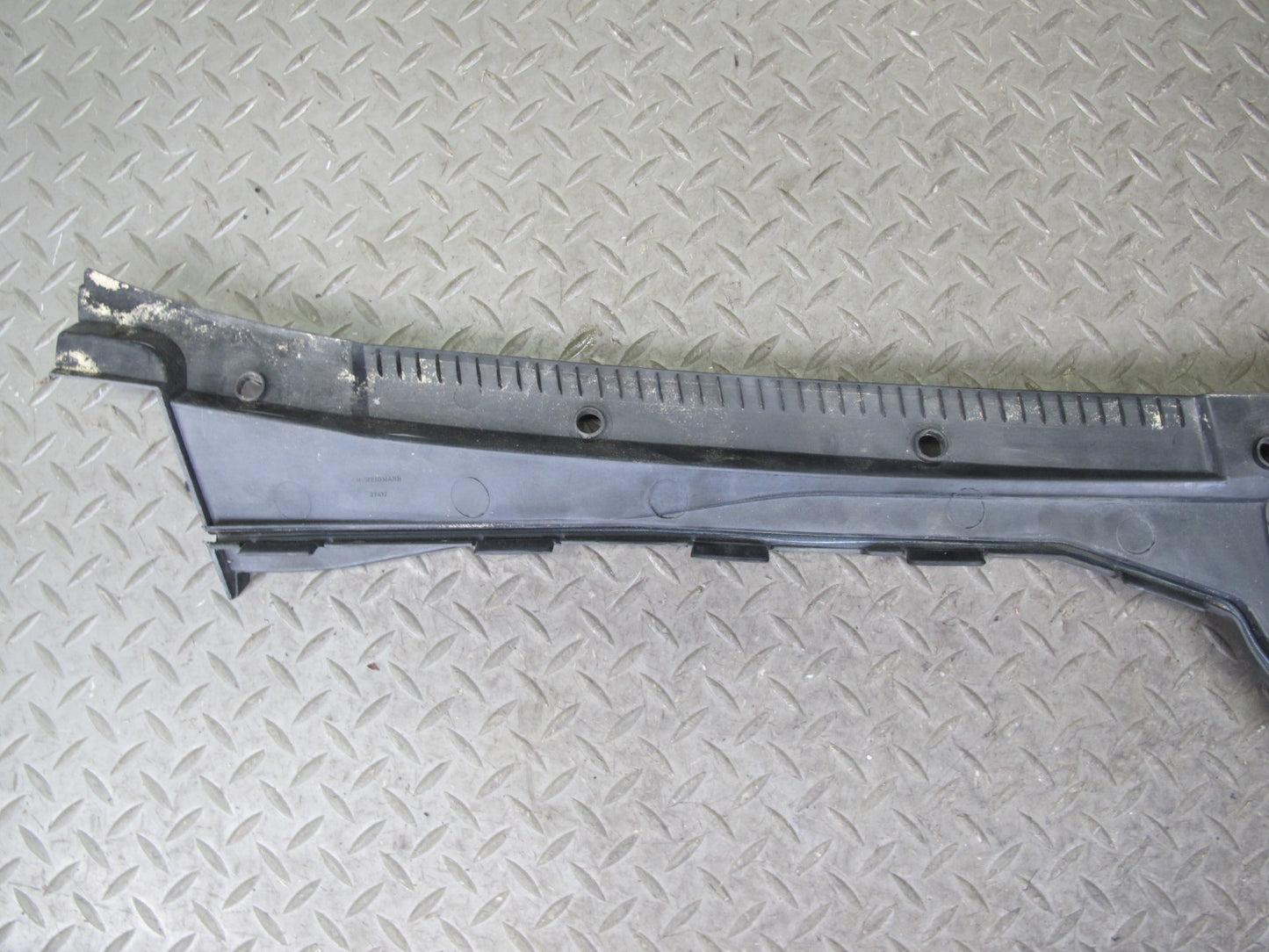 96-99 Mercedes W140 C140 Cl-class Windshield Wiper Cowl Vent Trim Panel Set