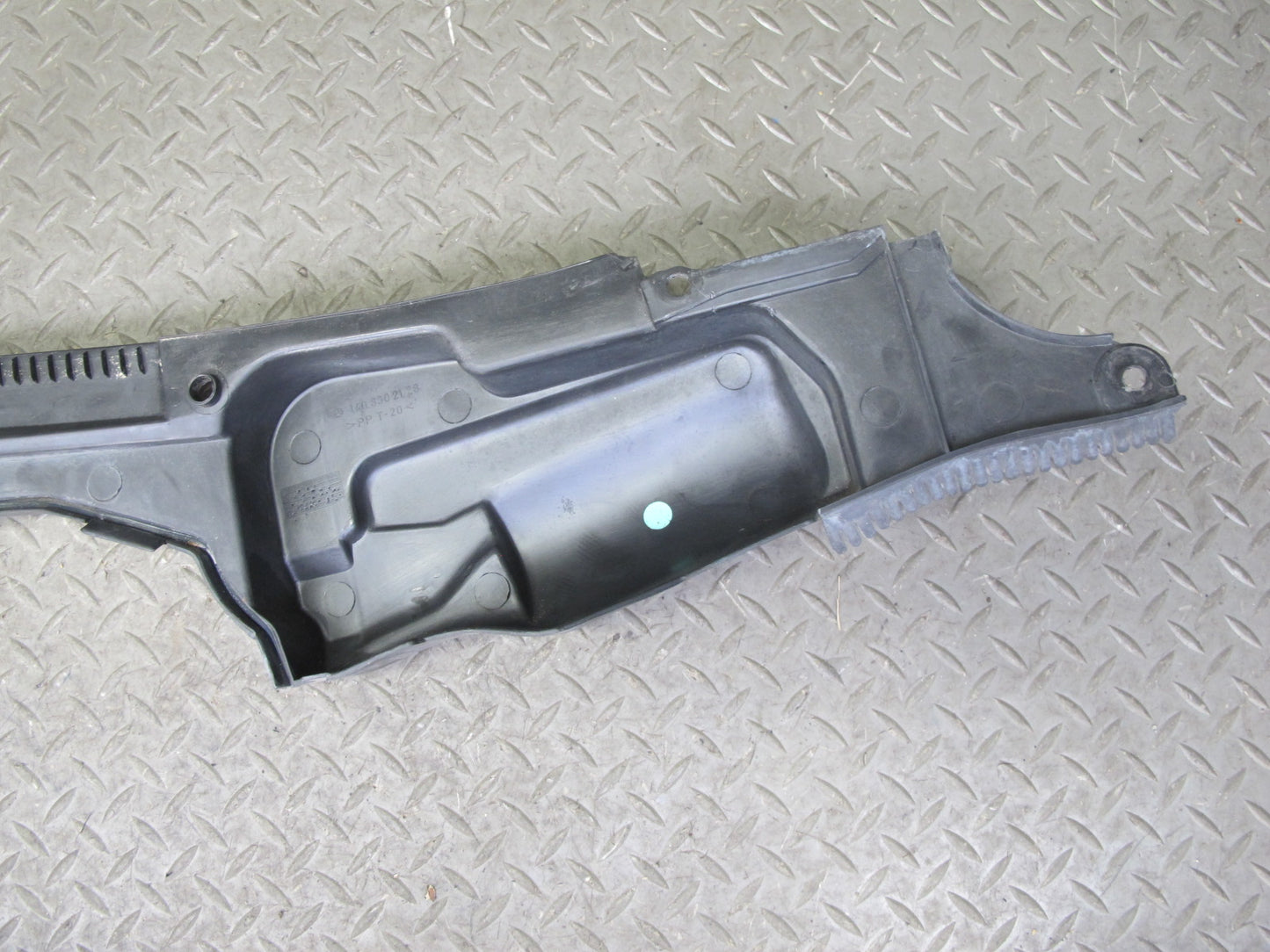 96-99 Mercedes W140 C140 Cl-class Windshield Wiper Cowl Vent Trim Panel Set