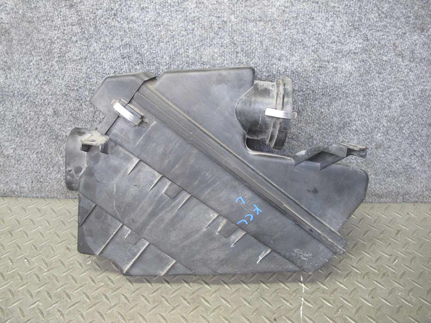 96-99 Mercedes W140 C140 CL600 S600 Left Air Intake Cleaner Filter Box OEM