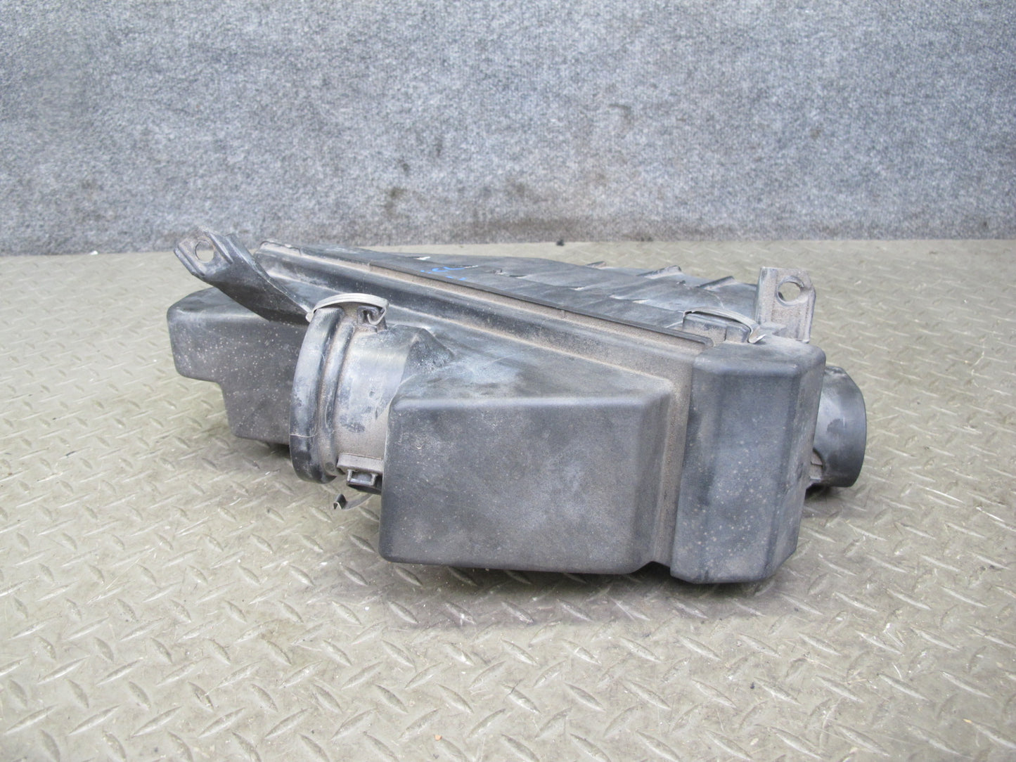 96-99 Mercedes W140 C140 CL600 S600 Left Air Intake Cleaner Filter Box OEM