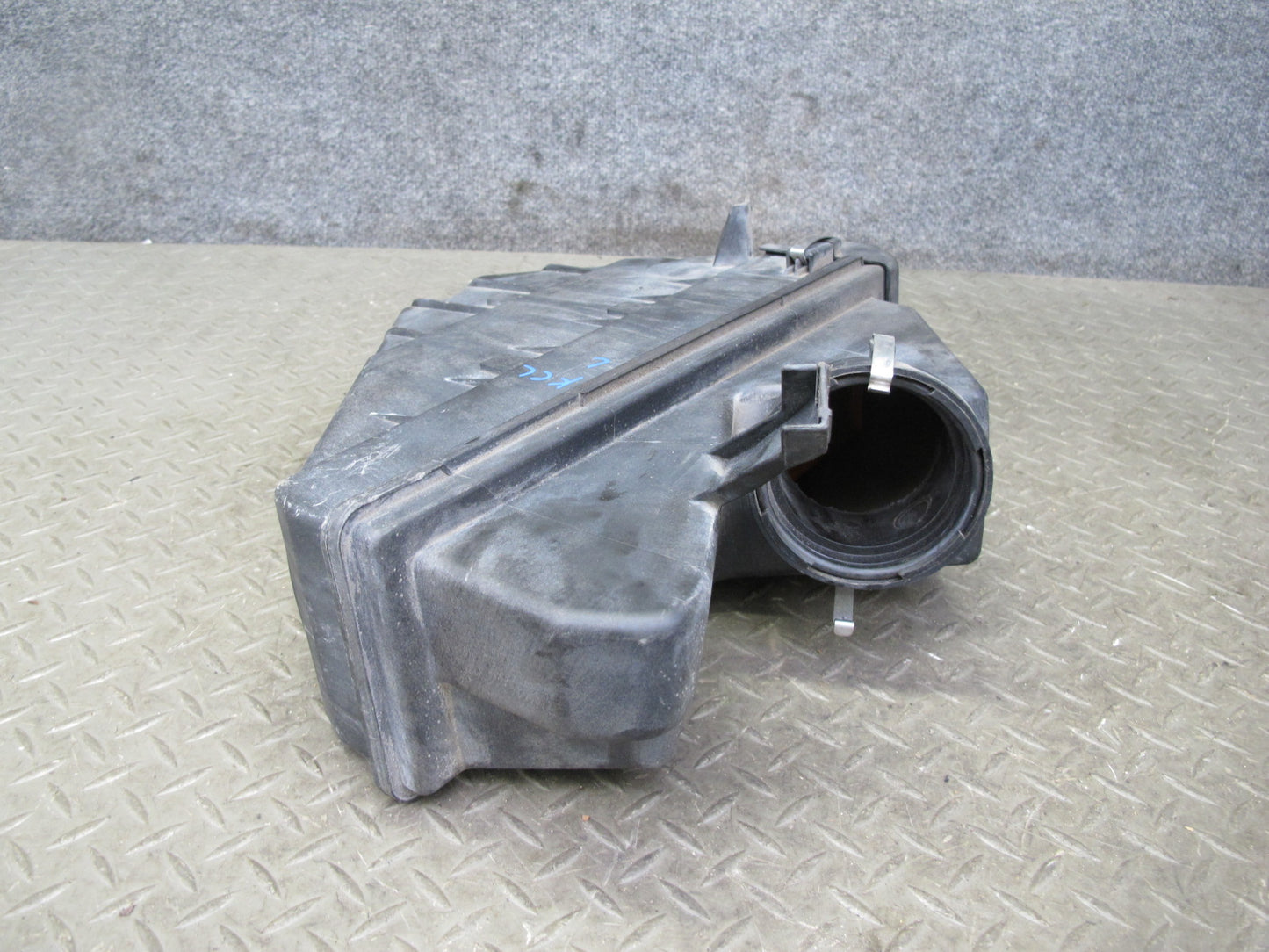 96-99 Mercedes W140 C140 CL600 S600 Left Air Intake Cleaner Filter Box OEM