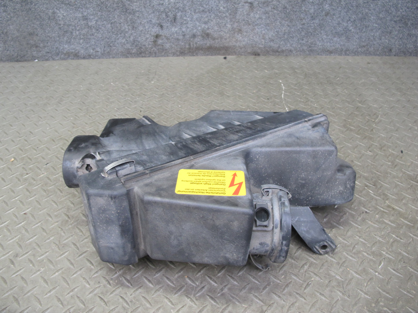 96-99 Mercedes W140 C140 CL600 S600 Left Air Intake Cleaner Filter Box OEM