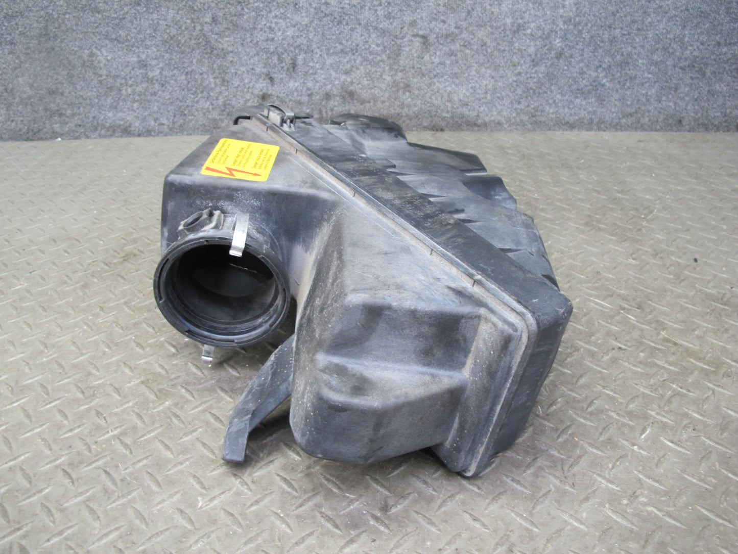 96-99 Mercedes W140 C140 CL600 S600 Left Air Intake Cleaner Filter Box OEM