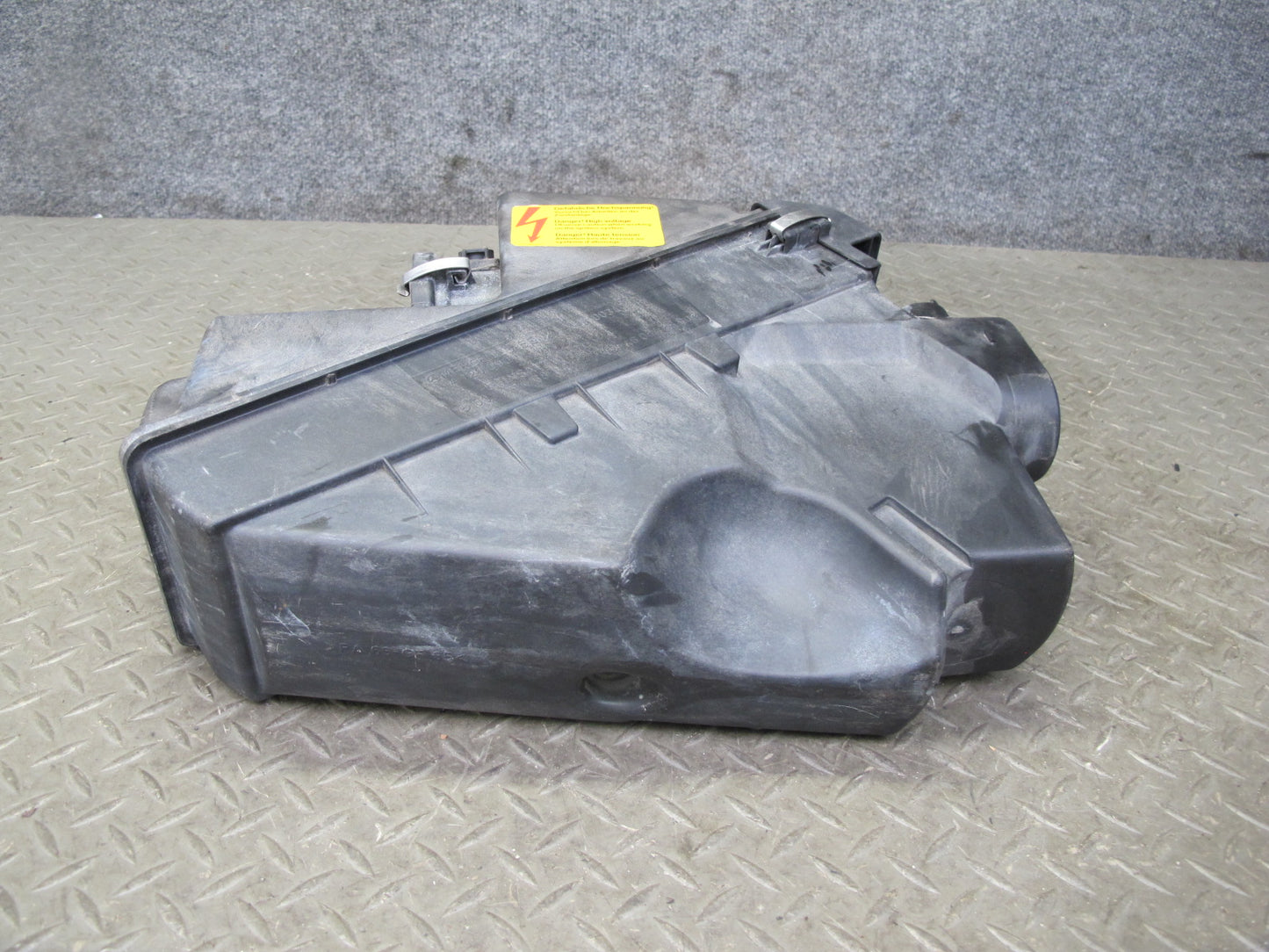 96-99 Mercedes W140 C140 CL600 S600 Left Air Intake Cleaner Filter Box OEM