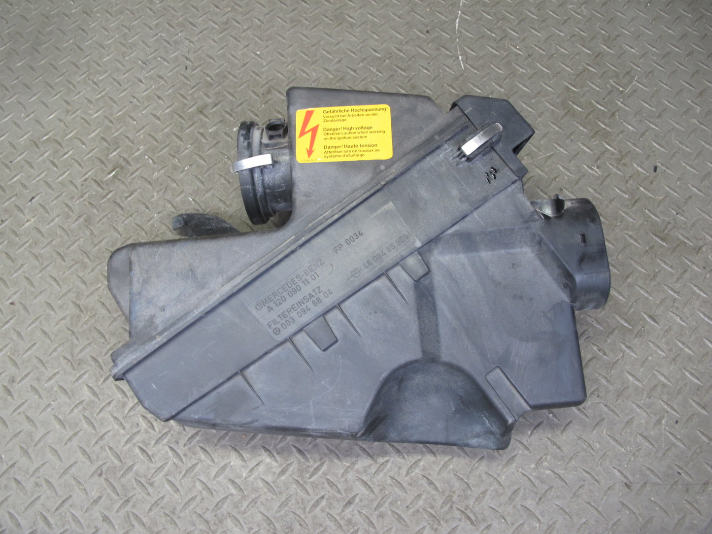 96-99 Mercedes W140 C140 CL600 S600 Left Air Intake Cleaner Filter Box OEM