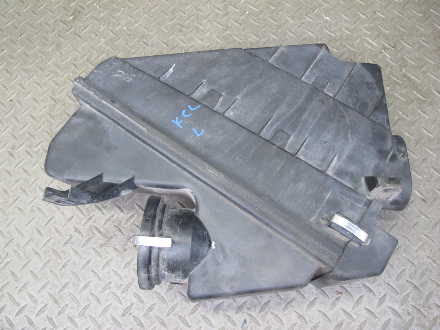 96-99 Mercedes W140 C140 CL600 S600 Left Air Intake Cleaner Filter Box OEM