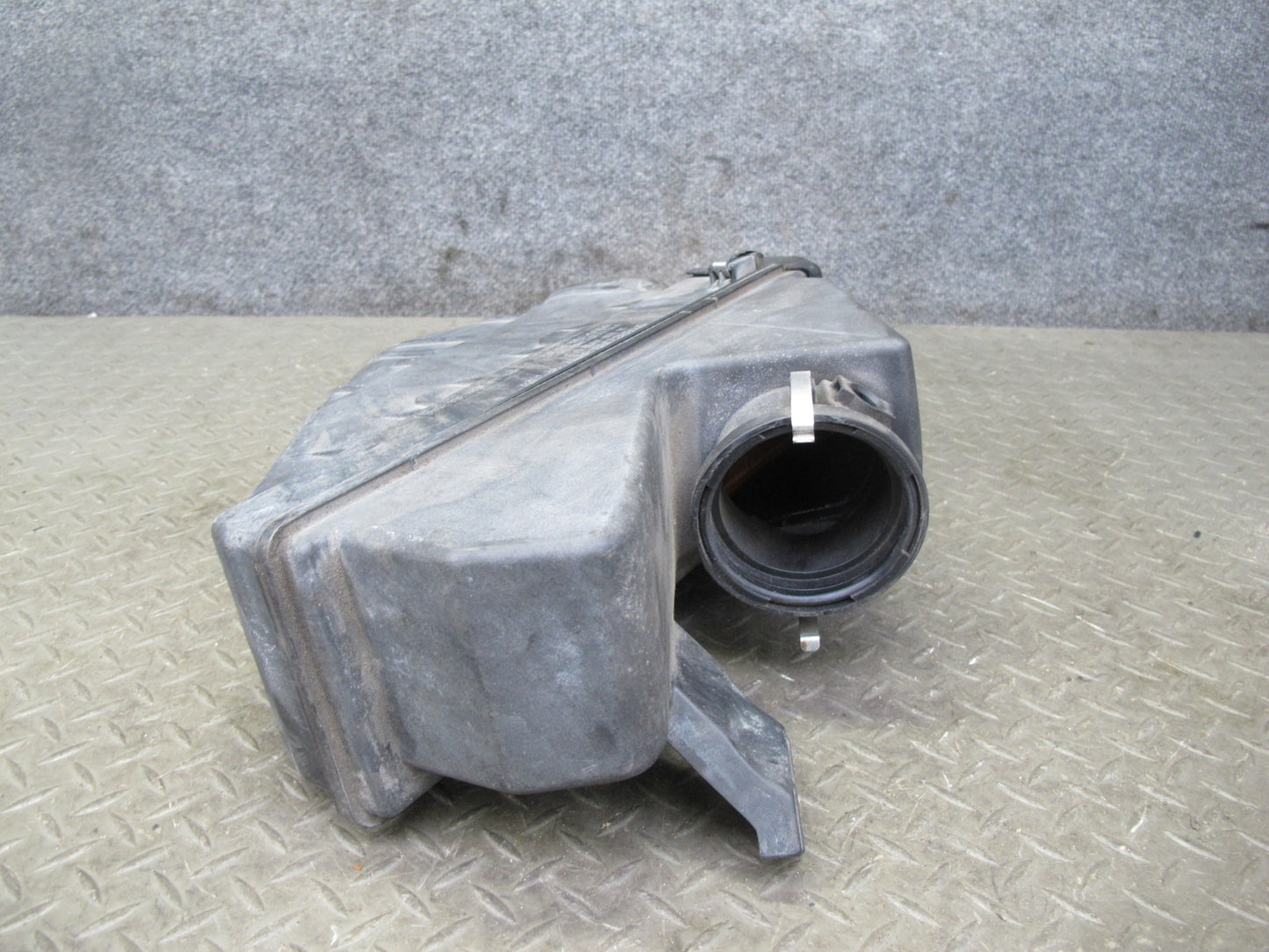 96-99 Mercedes W140 C140 CL600 S600 Right Air Intake Cleaner Filter Box OEM