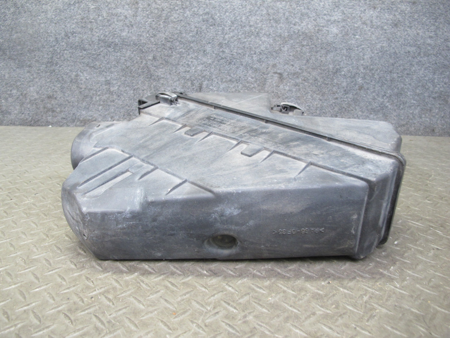 96-99 Mercedes W140 C140 CL600 S600 Right Air Intake Cleaner Filter Box OEM