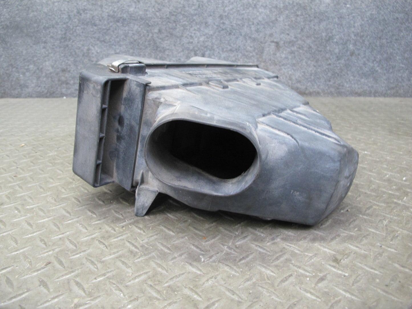 96-99 Mercedes W140 C140 CL600 S600 Right Air Intake Cleaner Filter Box OEM