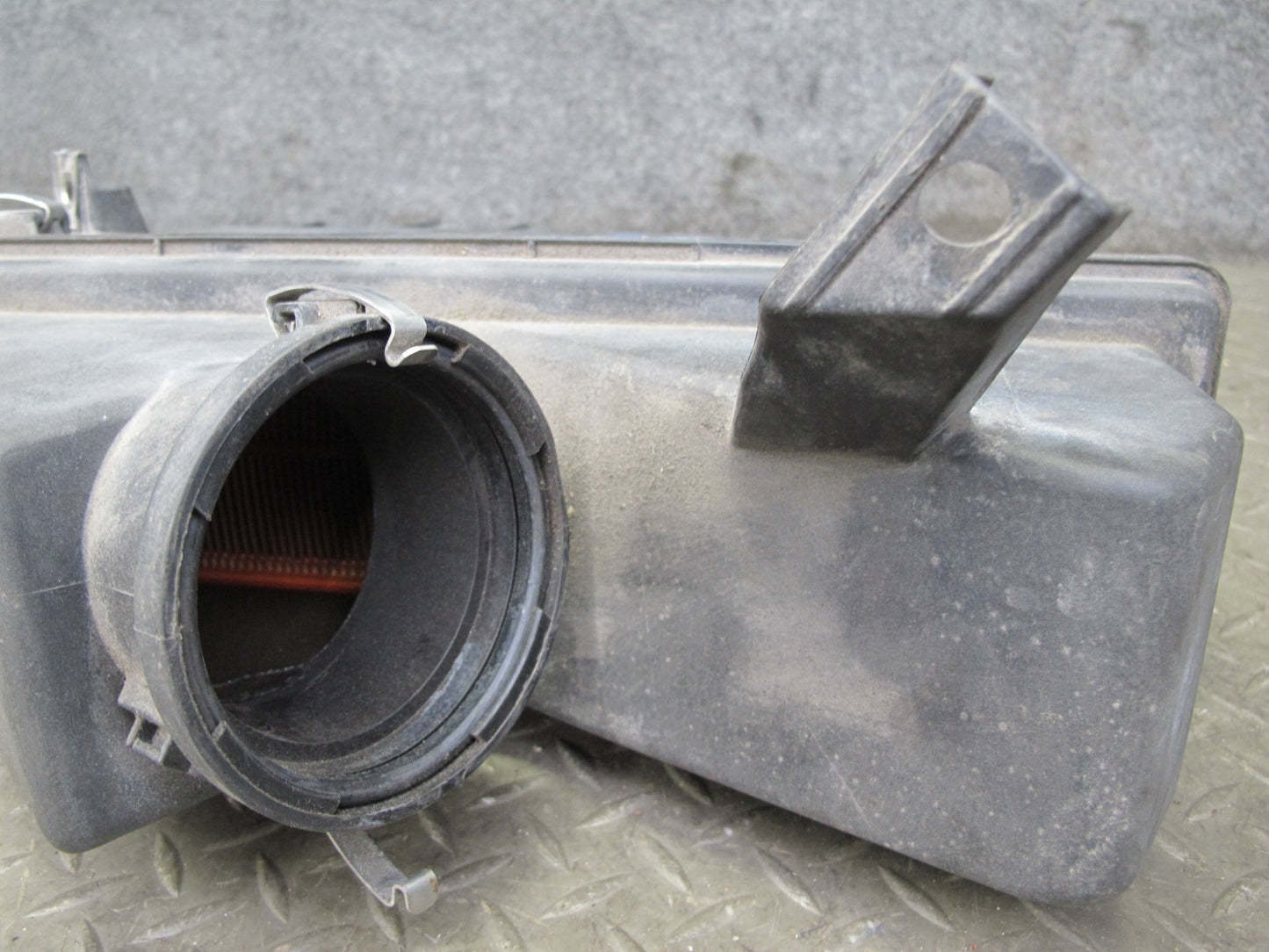 96-99 Mercedes W140 C140 CL600 S600 Right Air Intake Cleaner Filter Box OEM