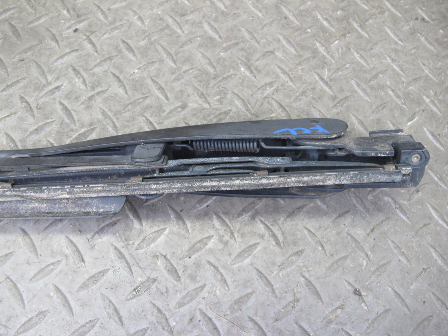 96-99 Mercedes W140 C140 Cl-class Coupe Set of 2 Front Windshield Wiper Arm OEM